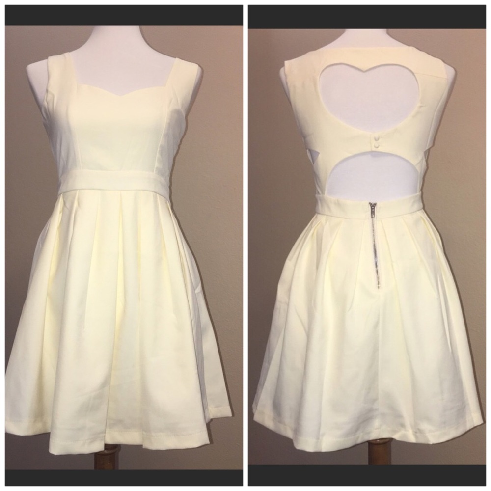 🔥Ivory classic heart dress 👗