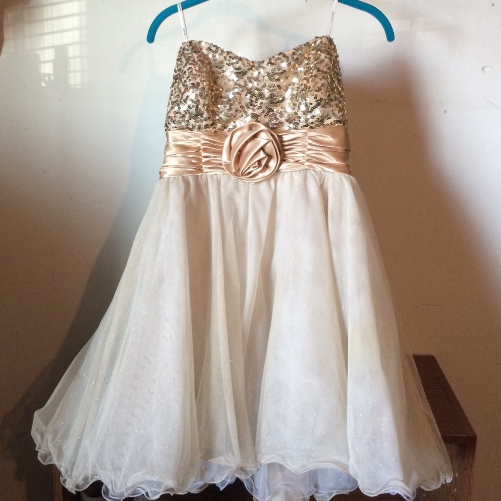 Classy champagne homecoming dress