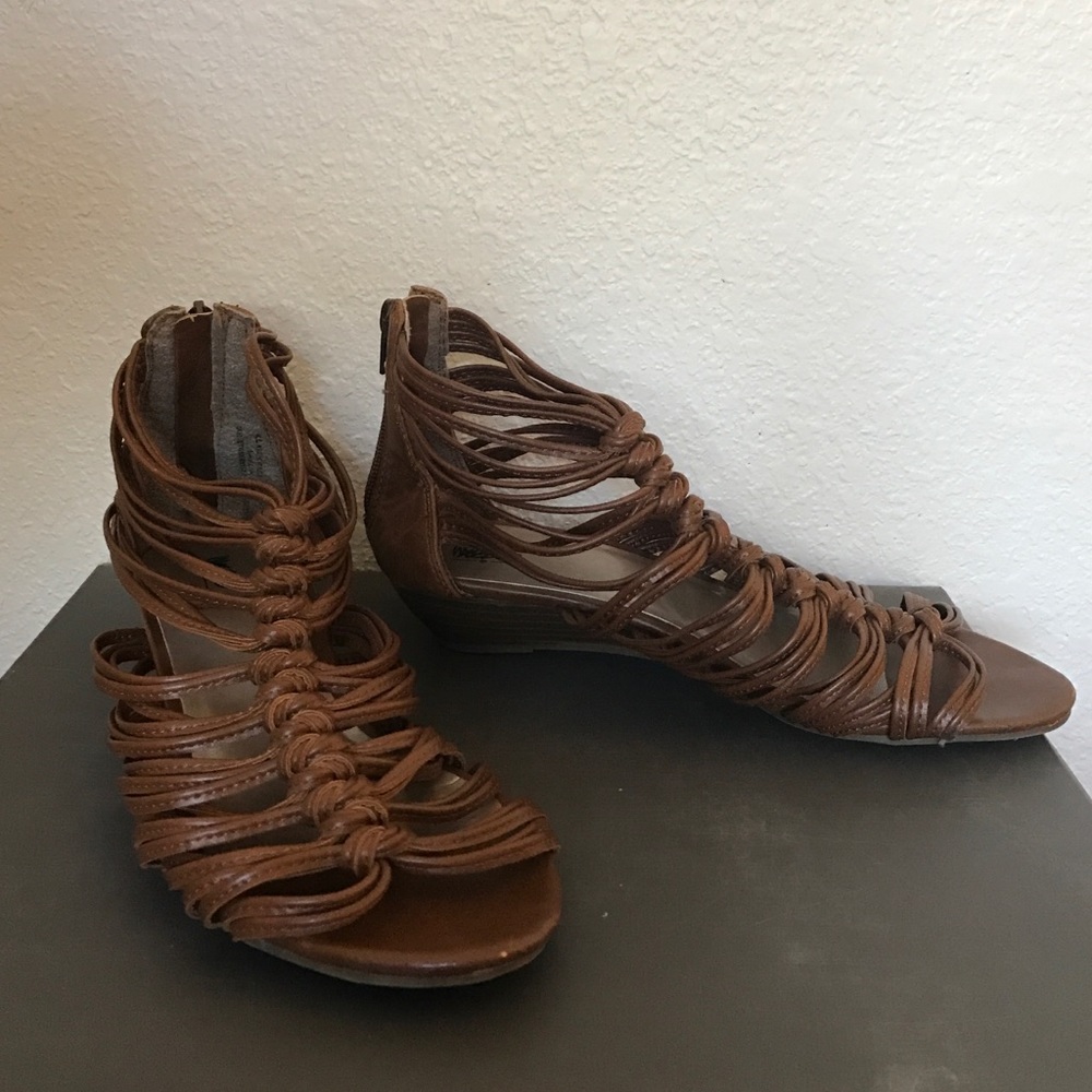 🆕listing Brown Leather Strapped Sandals