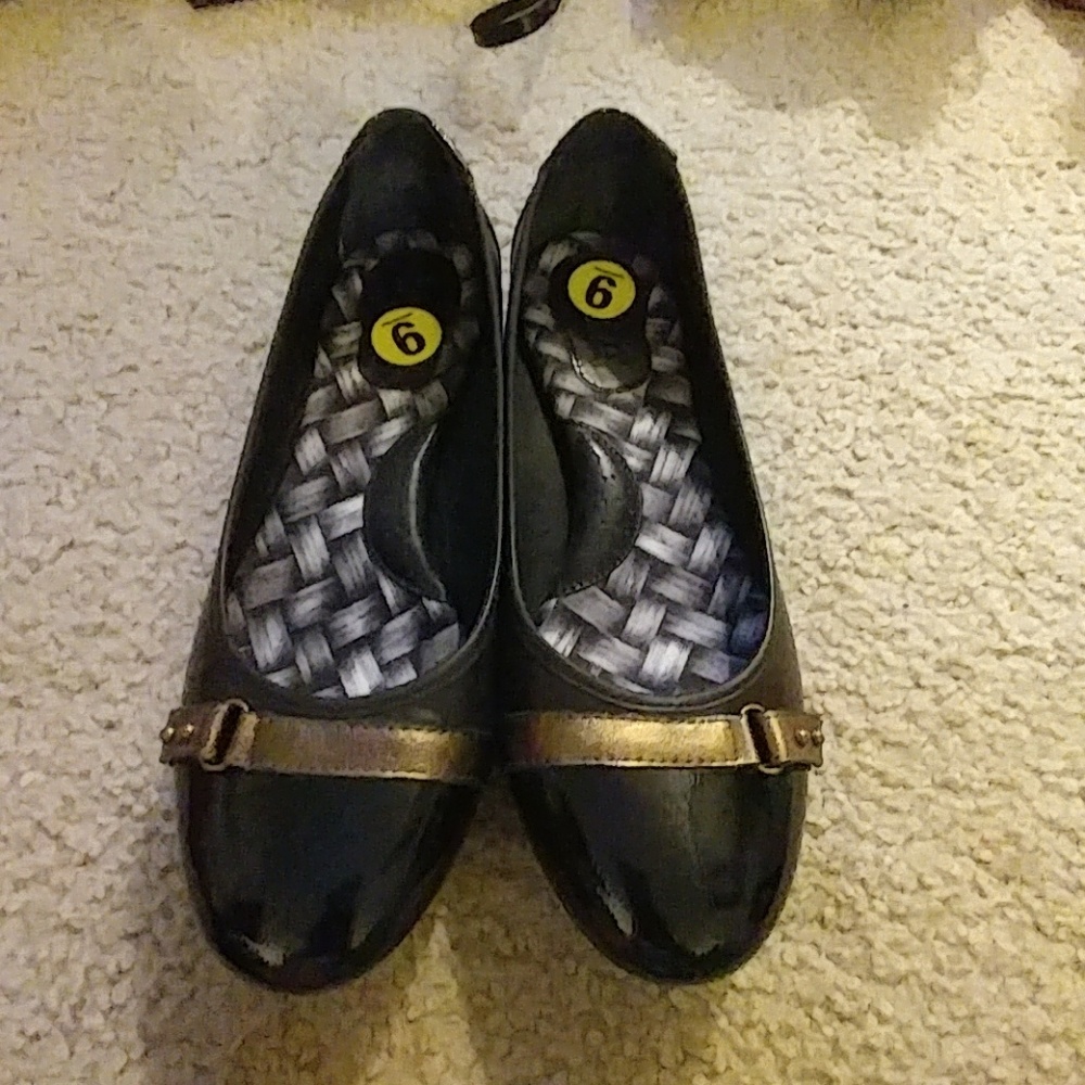 Born black flats
