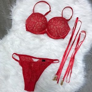 Victoria's Secret bombshell tie around set