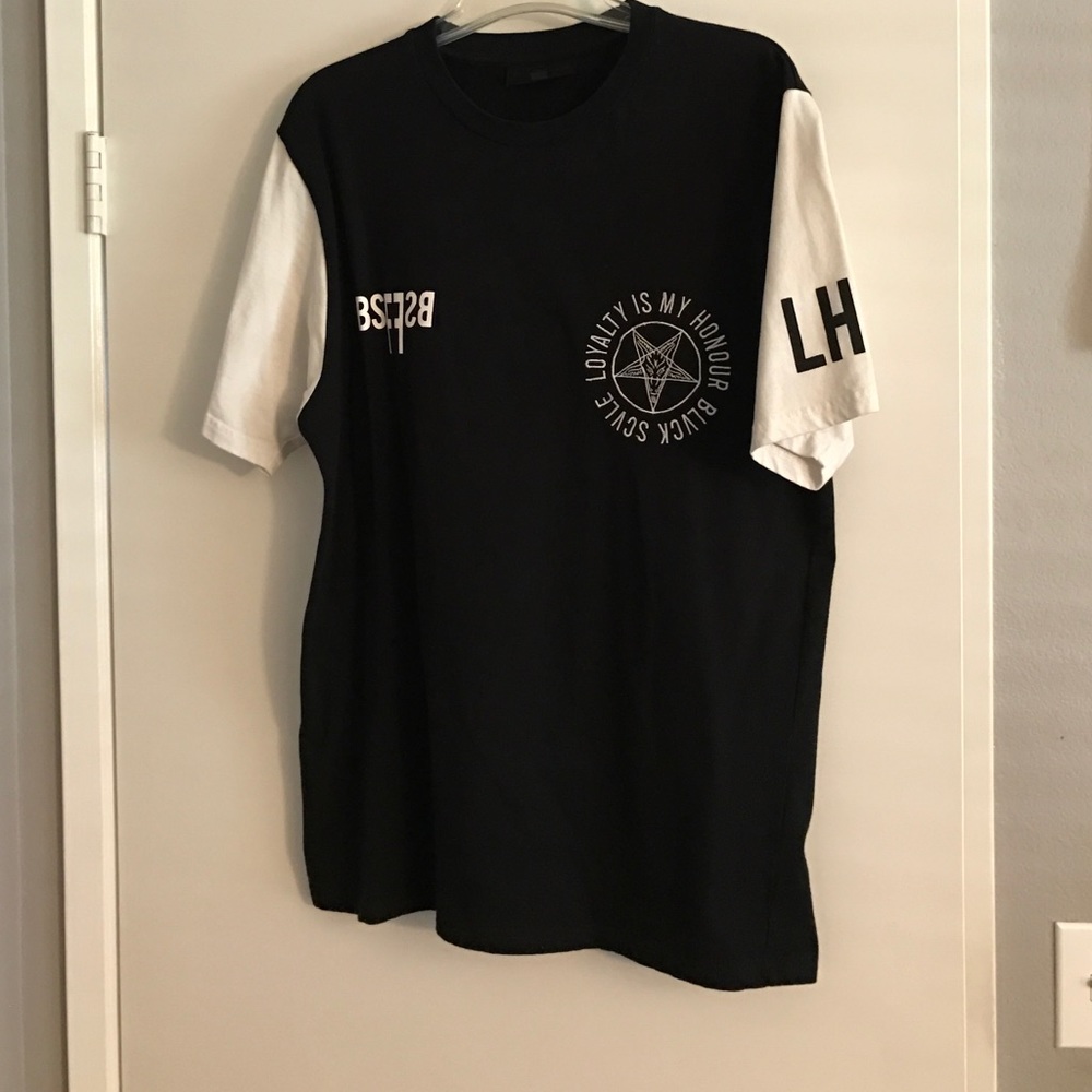 Black scale LH tee