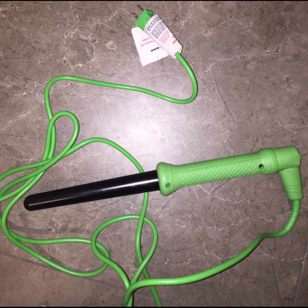 ONE DAY ONLY Herstyler wand iron grande curls