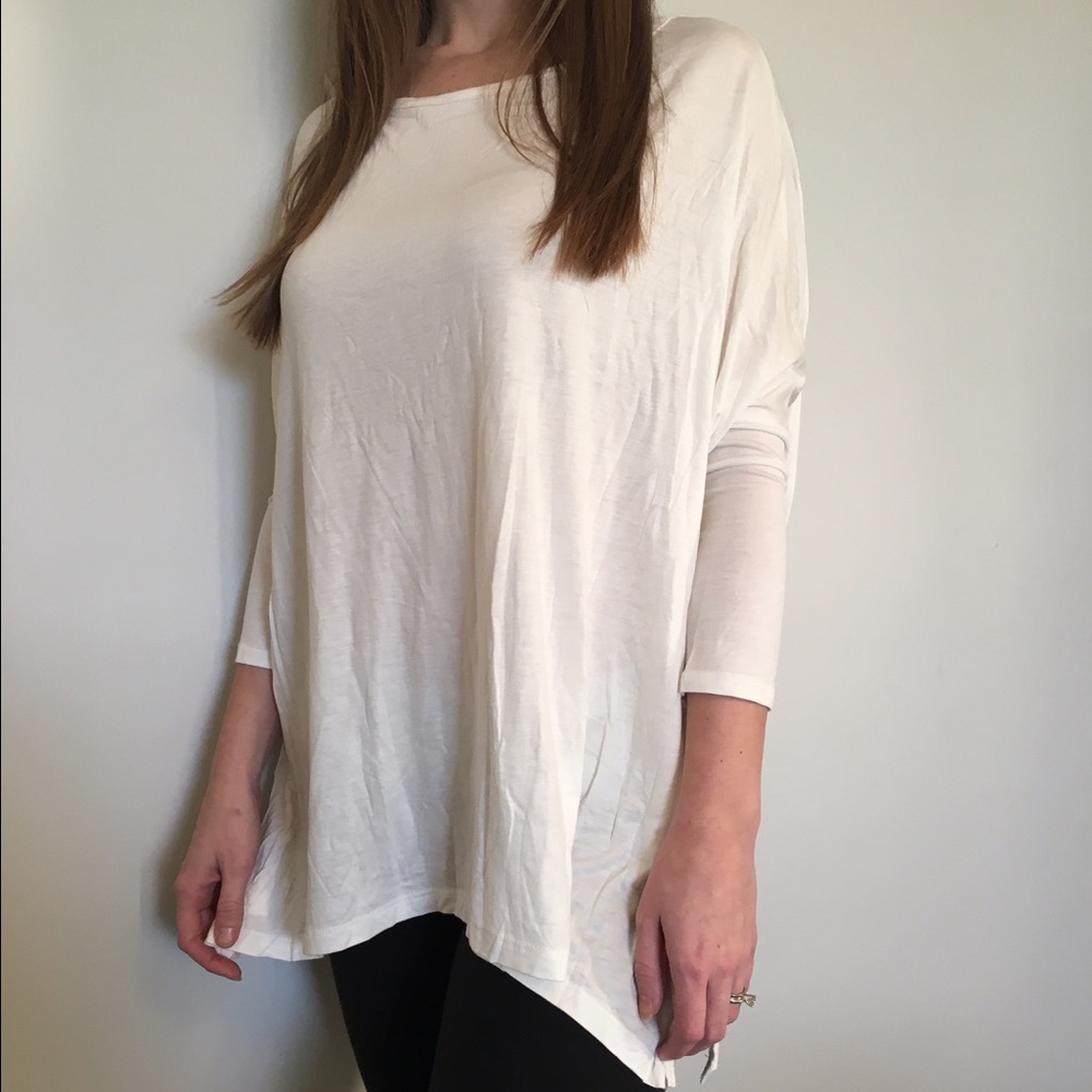 Versatile simple white top 🖤