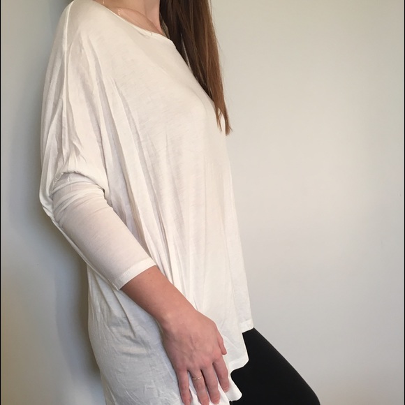 Versatile simple white top 🖤 - Picture 2 of 3