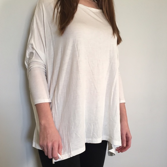 Versatile simple white top 🖤 - Picture 3 of 3