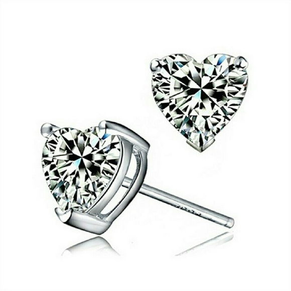 Heart shaped stud earrings - Picture 4 of 4
