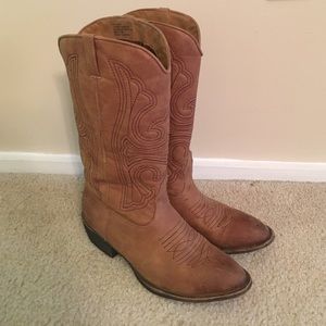 Cowboy boots in near perfect condition!