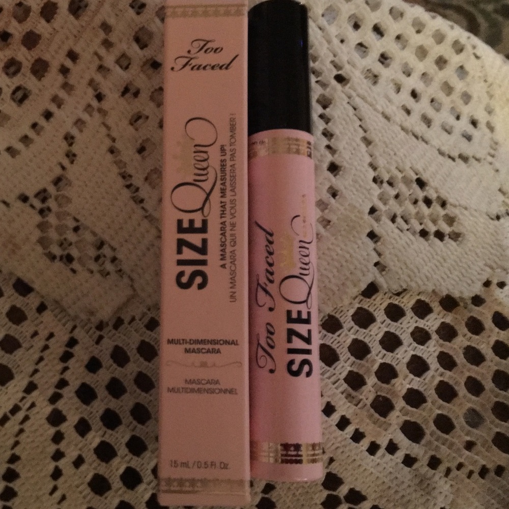 Two faced Queen mascara