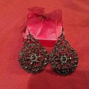 Beautiful black earrings. (NWOT)