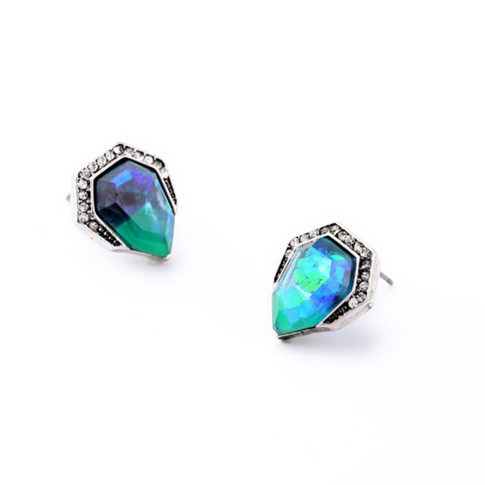 Iridescent Opal stud earrings - Picture 2 of 6