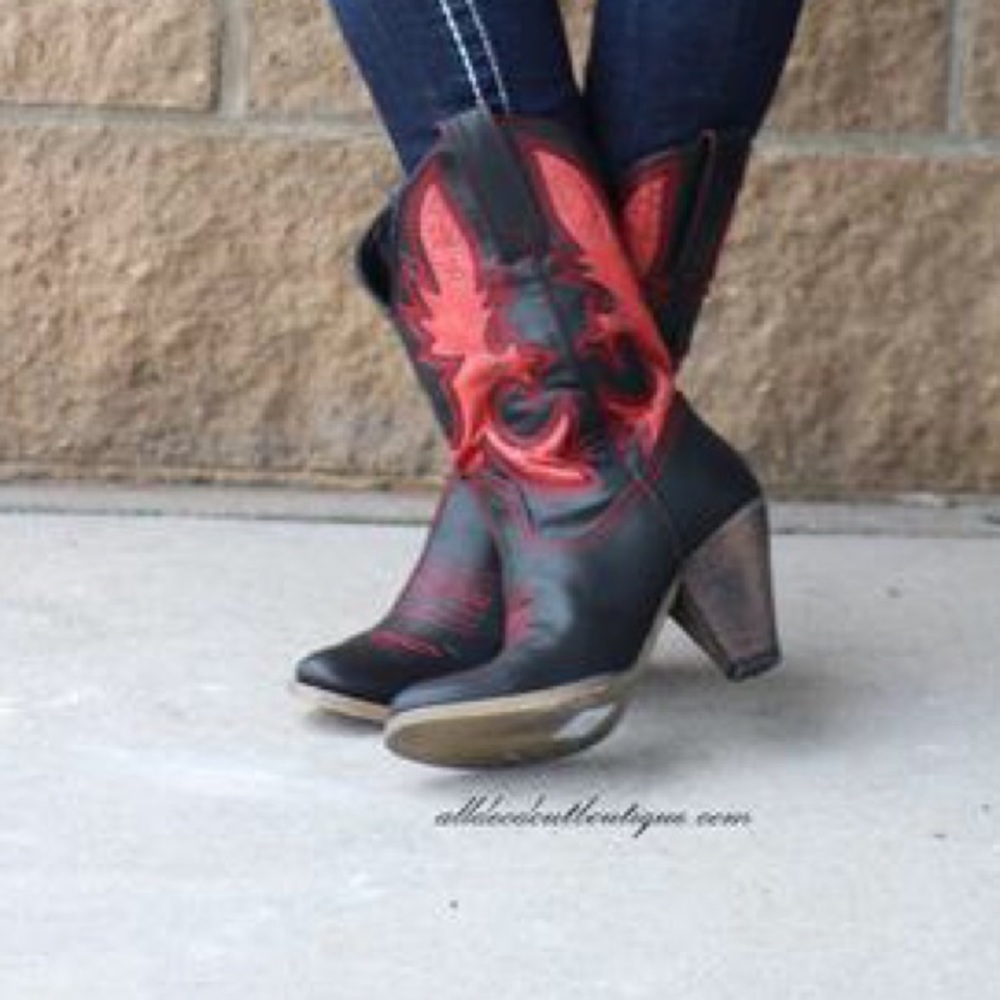 Very Volatile Rio Grande Cowgirl Boots Black/Red