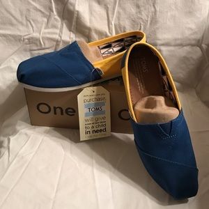 TOMS Blue & gold Women's Classic NWT
