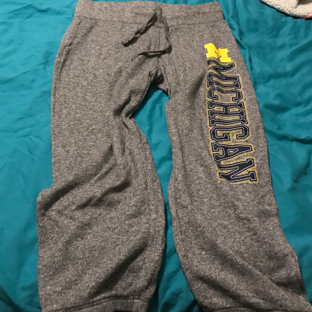 Heather gray u of m Michigan copped Capri sweats