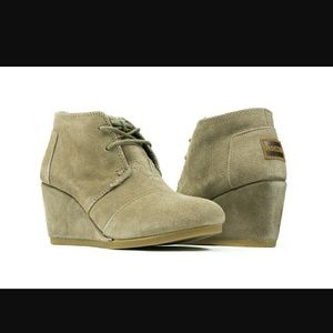 TOMS TAUPE SUEDE WOMEN'S DESERT WEDGES