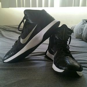 Nike hoops shoes. Nike zoom hyperquickness