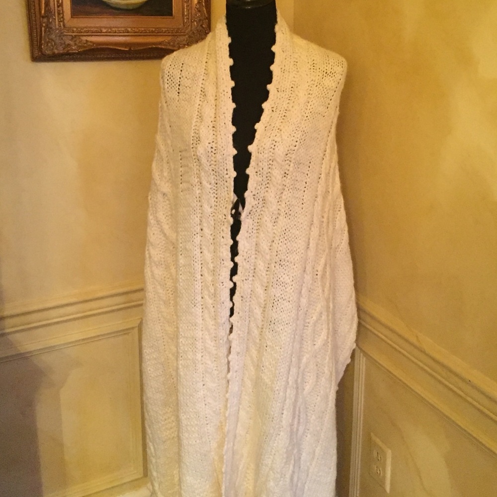 Large wrap with fringe