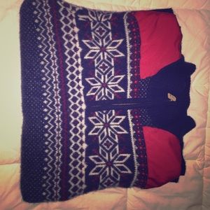 vineyard vines sweater. (size L wears like a Med)
