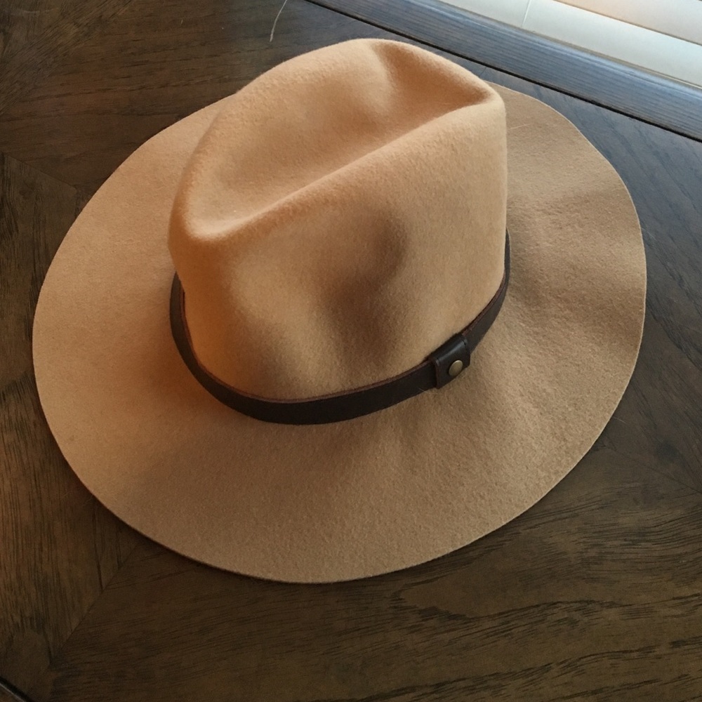Felt tan hat NWT