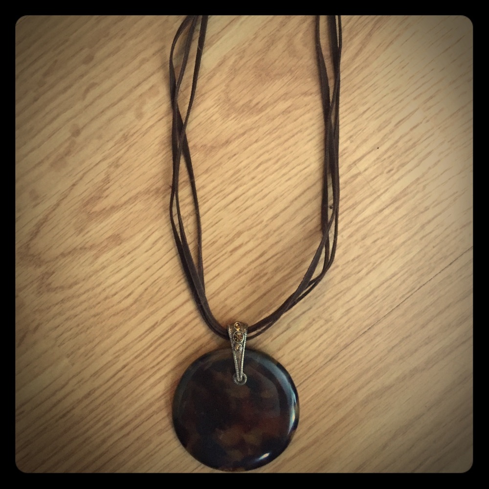Tortoise shell circle necklace
