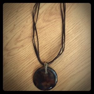 Tortoise shell circle necklace