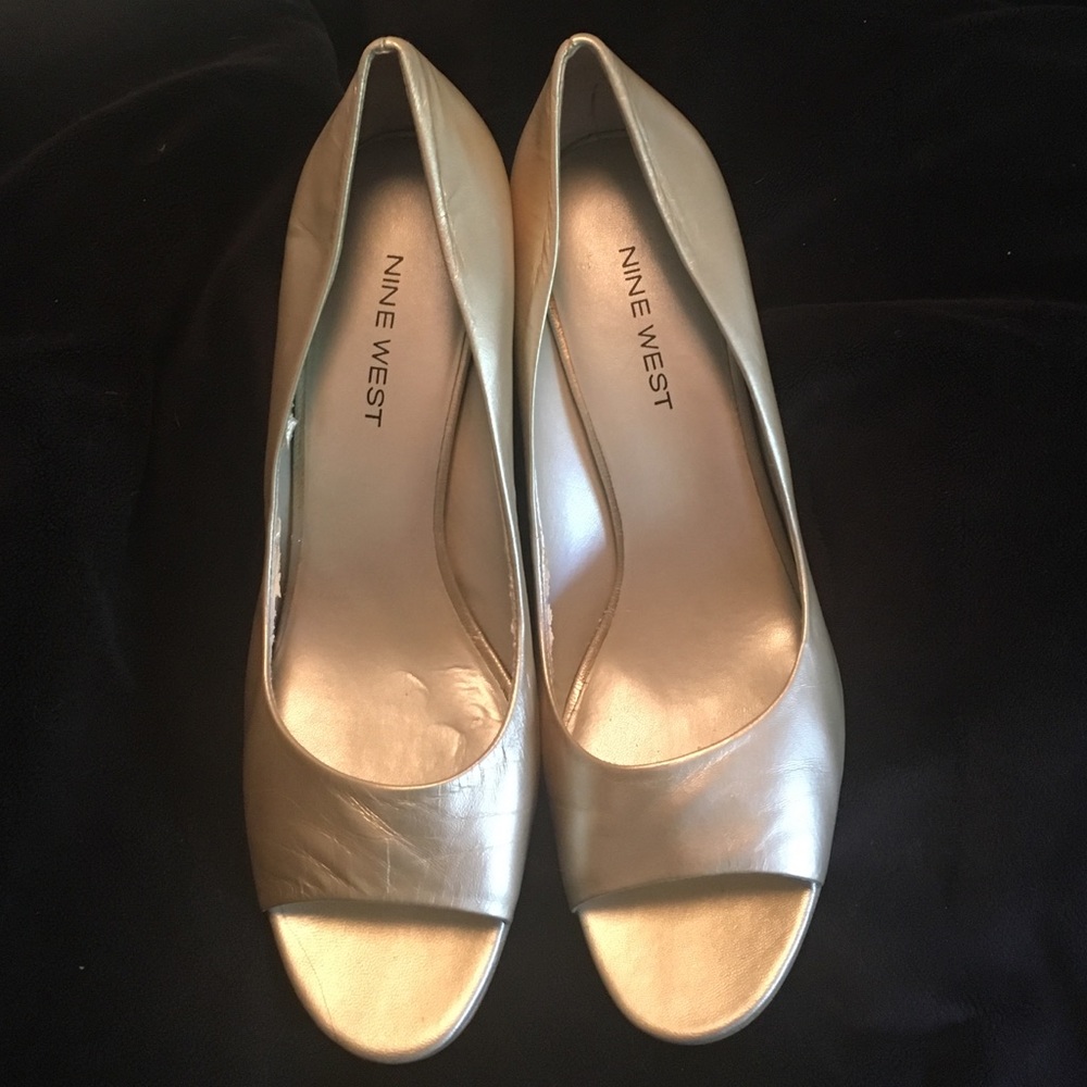 Nine West heels- gold
