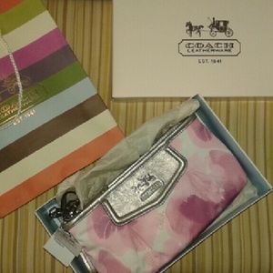 Coach Handbags - Coach Large wristlet