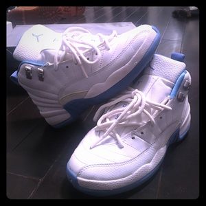 Rare jordan 12s.. size 4.5y (fit women's size 6)