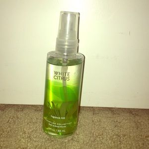 White citrus fragrance mist