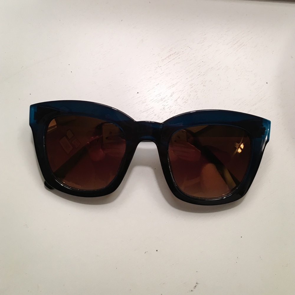 Free people cat eye sunnies! Fun gold lenses