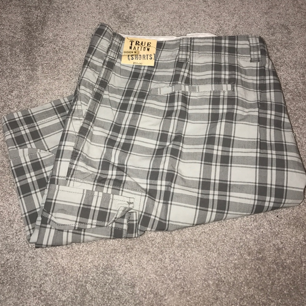 TRUE NATION CARGO SHORTS NWT/56 GREY