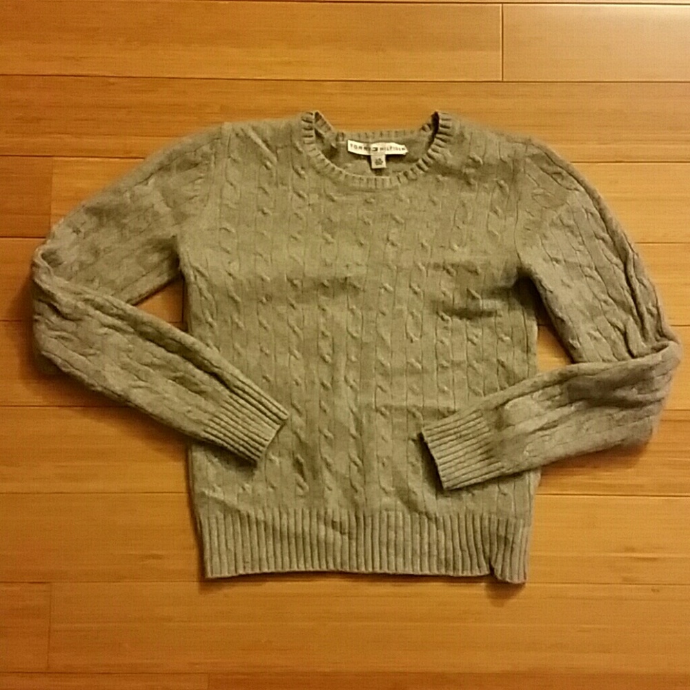 Tommy Hifiger Cable Knit sweater