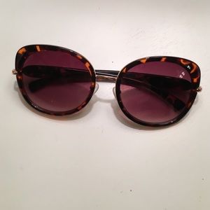Tortoise and gold Nanette Lepore sunnies!