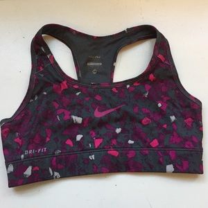 NIKE pro sports bra