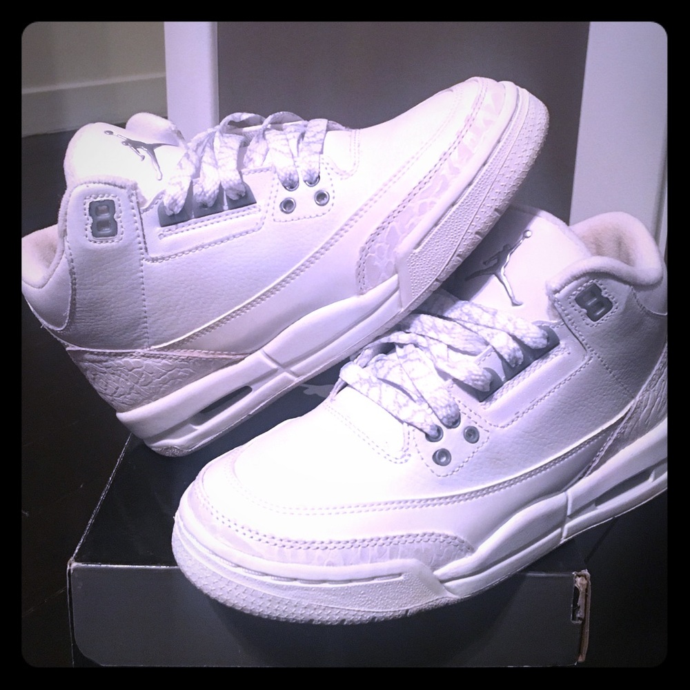 jordan 3 retro white . size 4.5youth (women's 6)