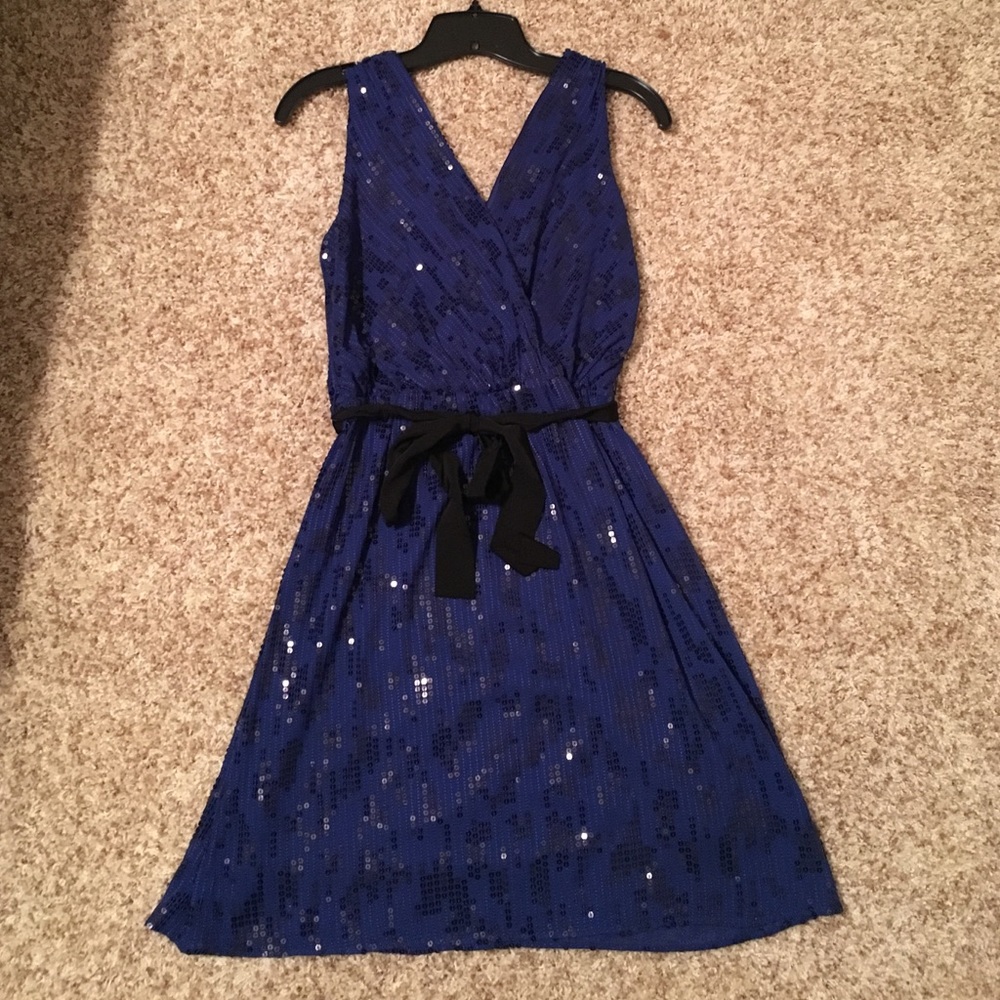 Express Sequined Dress with Ribbon Belt