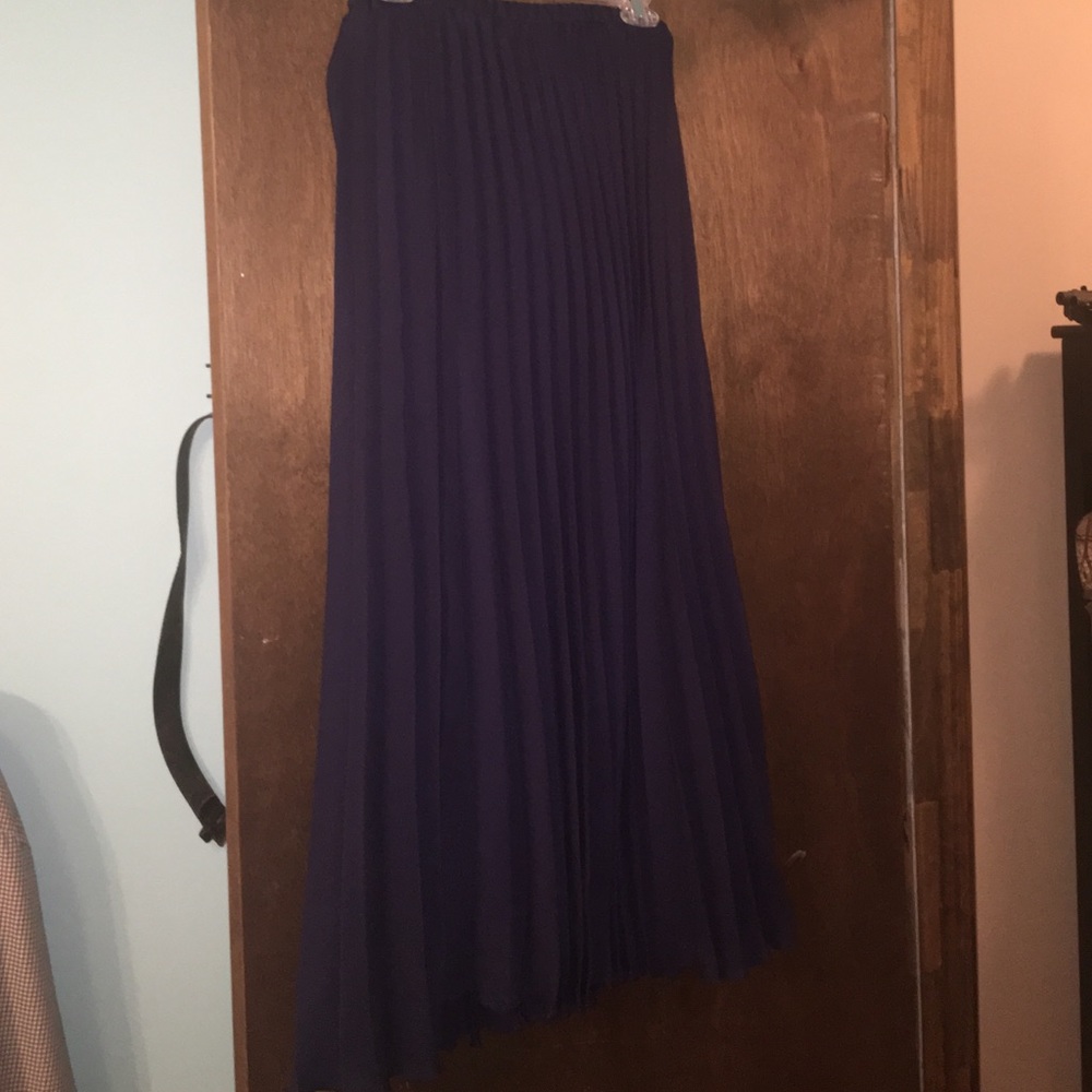 Navy pleated skirt