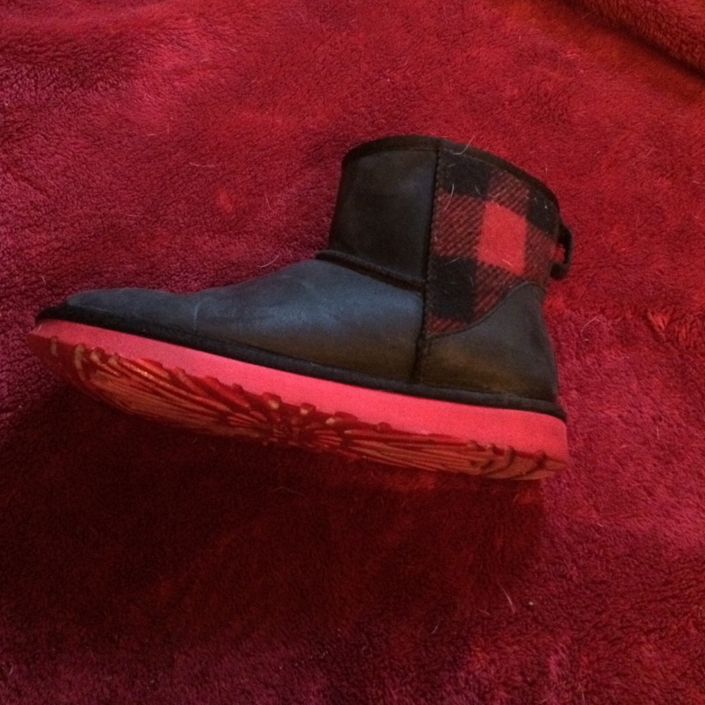 Boots/ uggs