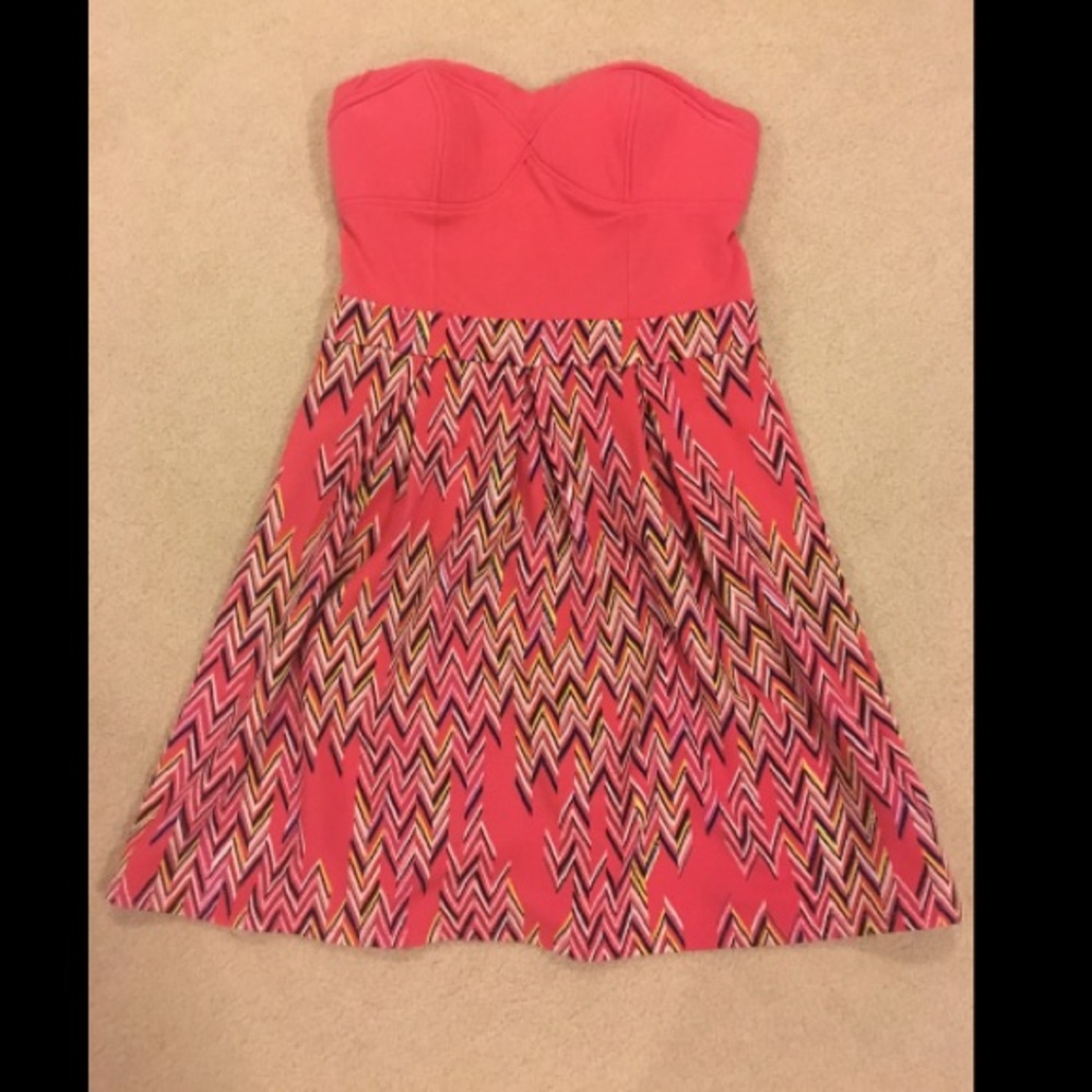 Strapless chevron dress