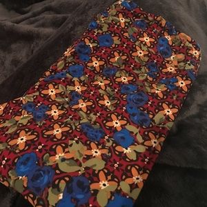 Lularoe- Tall and Curvy leggings