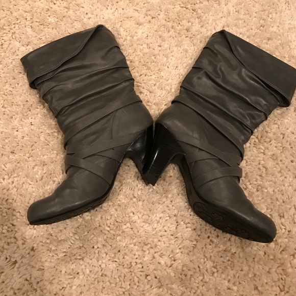 Hot Kiss, Dark Gray Boots - Picture 2 of 4