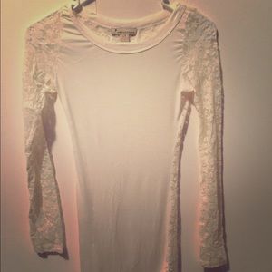 EUC White lace sleeve &lace back long sleeve shirt