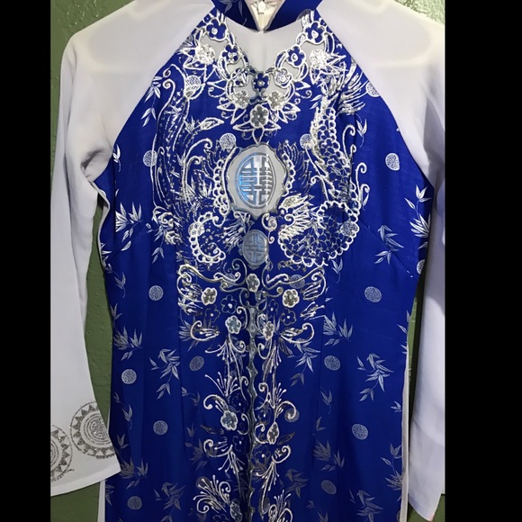 🌎Chinese Wedding Dress🌎 - Picture 2 of 3