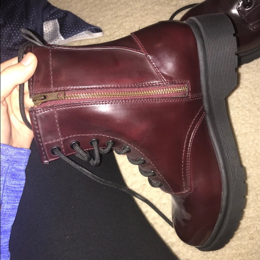 Maroon/deep red boots. Never been worn.