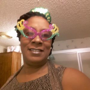 Meet your Posher, Alma