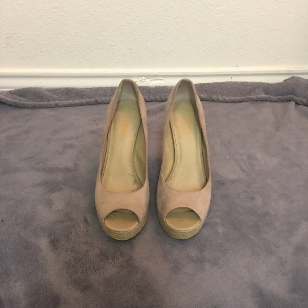 Levity heels