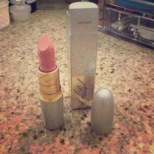 MAC Mariah Carey lipstick in DAHHLINGG!