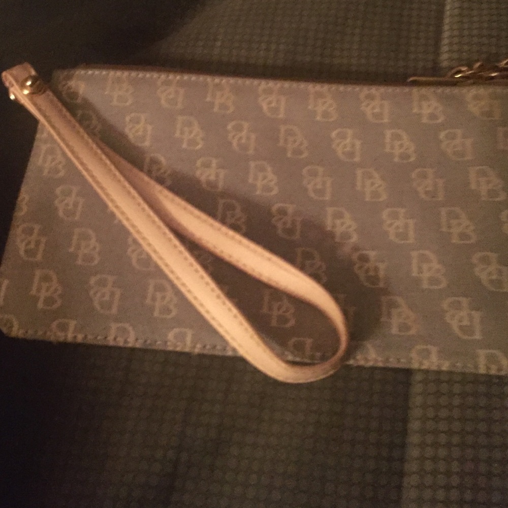 Dooney clutch