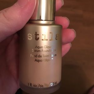 Still aqua glow serum Foundation