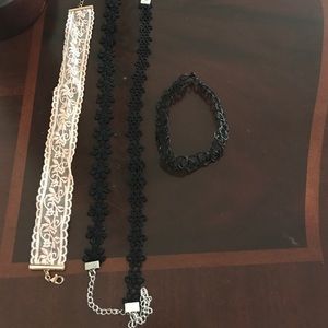 Lot of four chokers .